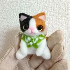 流木＊羊毛フェルト＊岩場で魚釣りをするねこさん＊なんとウツボを釣っ