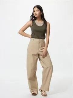 ユニクロ　ジャージーバレルレッグパンツ　ベージュ