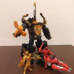 カ*ー様 DXキングコーカサスカブトとフィギュア2体とキングスピーダー4個セット