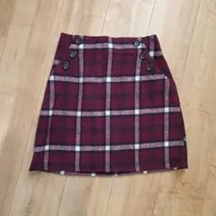ボルドー系チェック ボタン付きミニスカート