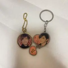 アイドル キーホルダー ハート型 2枚の写真付き