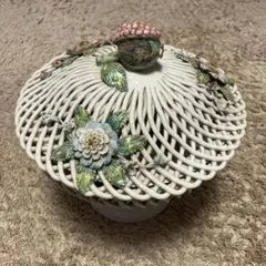 ルーマニア陶器　編み込みレース　蓋付き　小物入れ　キャンディポット ルーマニア陶器 編み込みレース 蓋付き 小物入れ キャンディポット