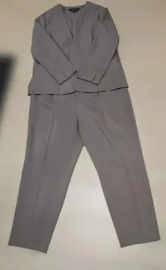 【美品】INDIVI 19 ノーカラーパンツスーツ セットアップ カーキ