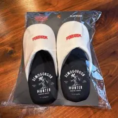 スリーコインズ ストレンジャーシングス スリッパ M 白