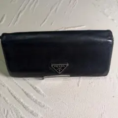 PRADAプラダ 長財布 サフィアーノ レザー 三角プレート 二つ折り 黒