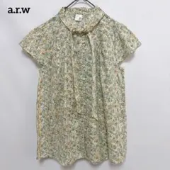 a.r.w ブラウス　フレンチスリーブ　ボウタイ付　総柄　ARROWのサムネイル