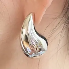 Elizabeth Bower フラワー型パール風ピアス　神崎恵 Elizabeth Bower フラワー型パール風ピアス 神崎恵