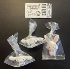サンリオ ぺたんこマスコット　ガチャ　シナモンロール2個　ウィッシュミーメル1個