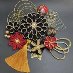 つまみ細工　髪飾り【金縁　黒】成人式髪飾り　卒業式髪飾り　ブラックBK-01