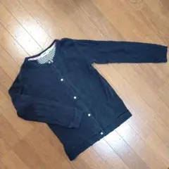 黒のカーディガン