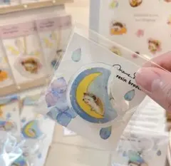 レジン　ブローチ　【お月様とハリネズミ】　ハンドメイド