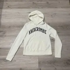 ABERCROMBIE アバクロロゴ入りホワイト パーカー裏起毛