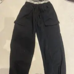 黒のカーゴパンツ 伸縮性ウエストバンド　ダンス