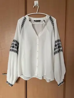 ZARA コントラスト エンブロイダリー シャツ　刺繍