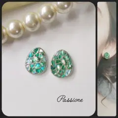 【一点物】立体フラワー＆マットライトグリーン オーバル ピアス/イヤリング 一点物】立体フラワー＆マットライトグリーン オーバル ピアス