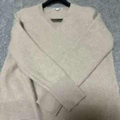 ユニクロ　カシミヤ　ベージュ Vネック セーター ニット　長袖