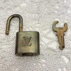 LOUIS VUITTON パドロック カデナ 鍵 301 南京錠 チャーム - メルカリ