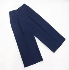 新品タグ付　さらっとした生地の3タックセンタープレス　クロップドパンツ（紺）40