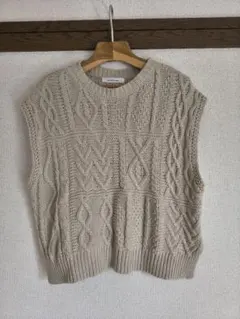 archives ケーブル編み ニットベスト ベージュ