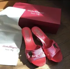 Salvatore Ferragamo 赤 ハイヒール SORANO - メルカリ