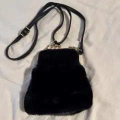 巾着タイプのミニショルダーバッグ