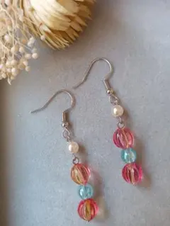カラフルビーズのフックピアス