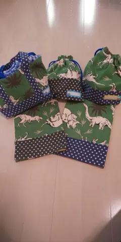 お弁当袋・給食袋・コップ袋・ランチョンマット２枚 セット ハンドメイド