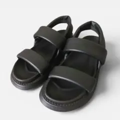 ザラ QUILTED STRAPPY SANDALS ブラック サンダルのサムネイル