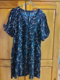 AZUL BY MOUSSY花柄 Vネック 半袖 カットソー ブラックのサムネイル