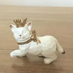 王冠をかぶった猫　置物　ネコ　オブジェ