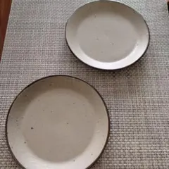 クリーム色の皿 2枚セット
