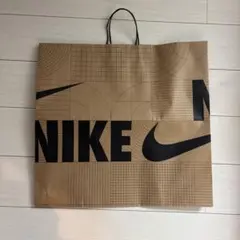 NIKE ロゴ入り 大きめ紙袋のサムネイル