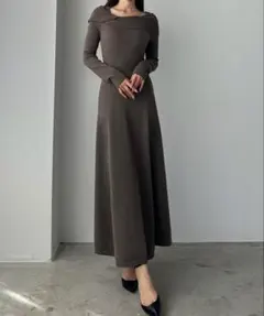 Louere アシメオフショル風ニットフレアワンピ