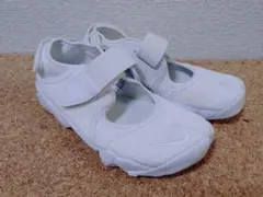 美品 NIKE エアリフト ブリーズ 22cm