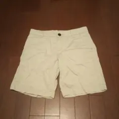 ユニクロ ベージュ ショートパンツ 黒ボタン ファスナー付き 薄手