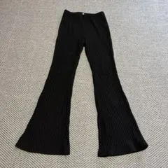 黒 パンツ