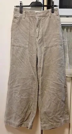 ベージュ ワイドパンツ