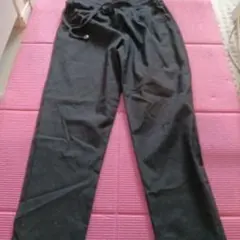 新品未使用　スリム黒パンツ