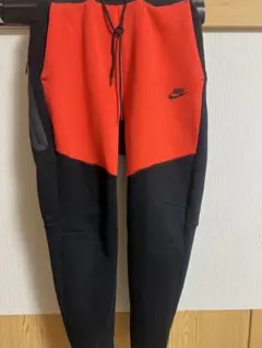 Nike テックフリース赤下
