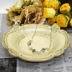 大粒パールとクリアグリーンシャインガラスビーズのネックレス