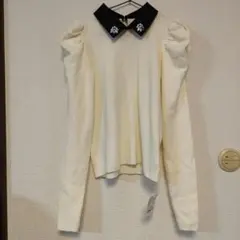 新品タグ付き アースミュージック アイボリー パフスリーブ トップス F