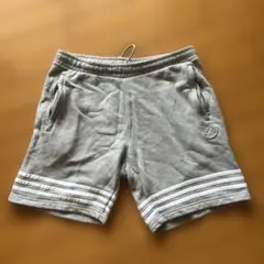adidas Originals ハーフパンツ グレーのサムネイル