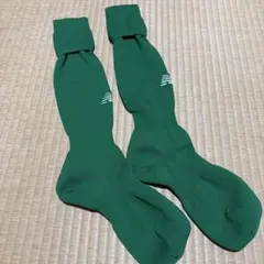 新品未使用定番ニューバランスサッカーソックスグリーン25〜27のサムネイル