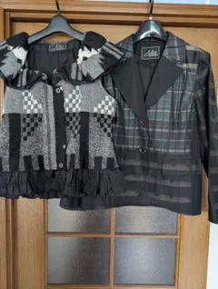 美品】EIKO KONDO エイココンドウ 大胆刺繍 ベスト 黒 サイズ40 - メルカリ