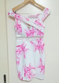 デイジーストア　オフショル　花柄　タイトミニドレス　キャバドレス　キャバワンピ