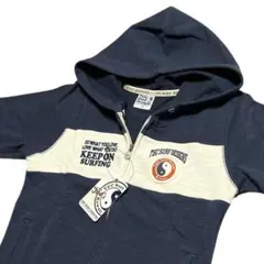 新品　タグ付き　フルジップパーカー　Ｔ＆Ｃ　中厚手　ワッペン　紺・白　１３０