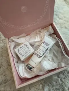 JILLSTUART ハンドクリーム・リップバームセット　箱付き