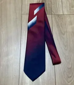 ネクタイ　ストライプ　レッド系　シンプル　レトロ　ヴィンテージ　オシャレ　スーツ