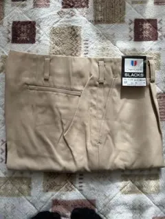 ベージュ スラックス