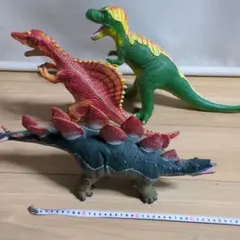 ティラノサウルス　スピノサウルス　ステゴサウルス